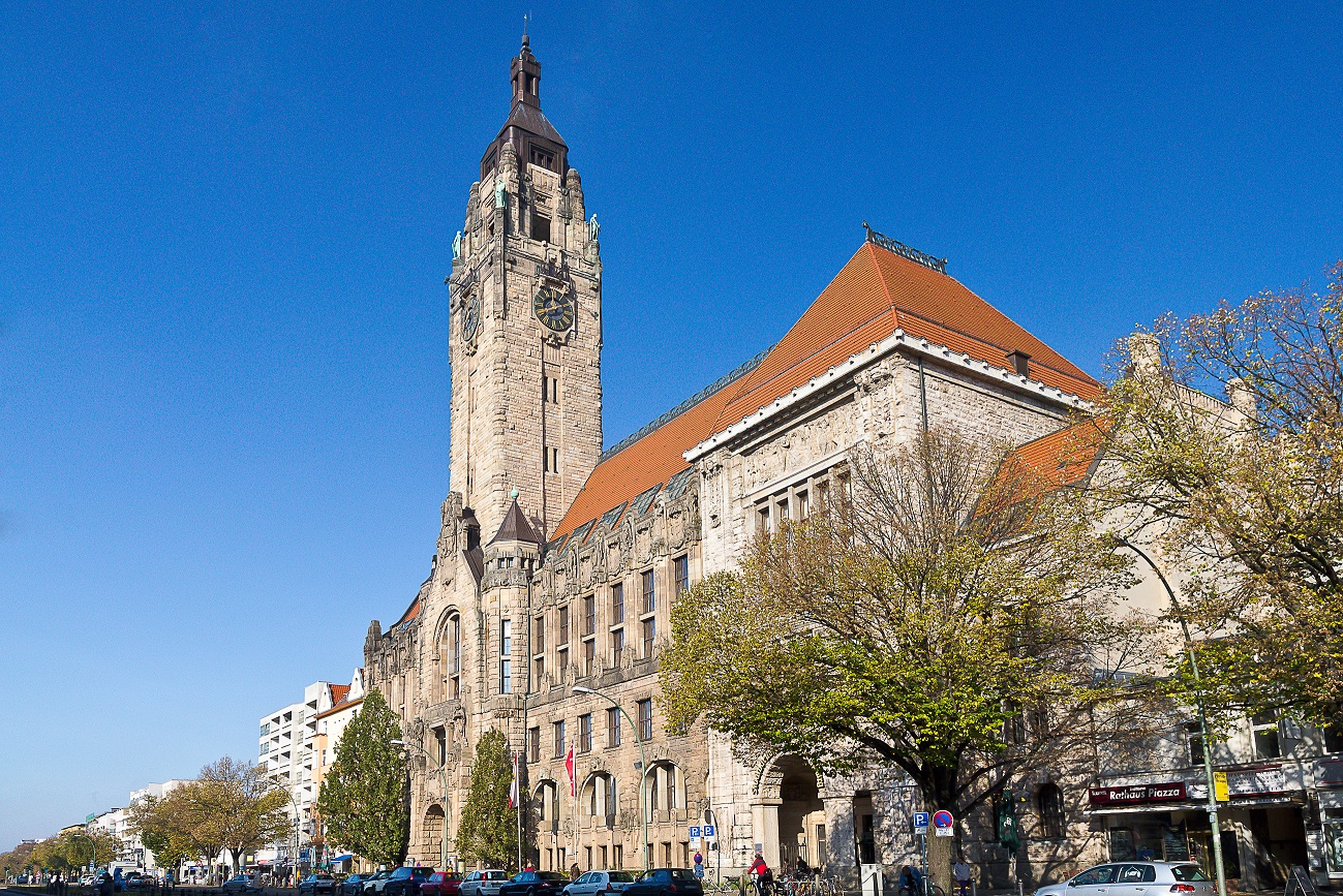 Voller Geschichten: Das Rathaus Charlottenburg. Foto: René Powilleit